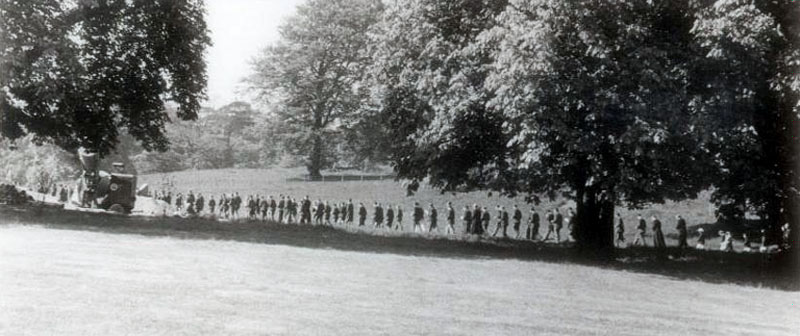 Feast of Our Lady late 1950s.jpg - Feast of Our Lady, Procession to school.